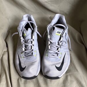 Nike Men's White and Black Athletic Shoes